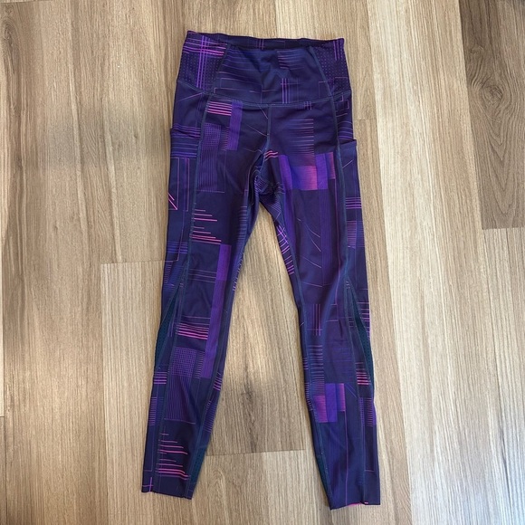 Brooks Women’s Method 7/8 Tight size small in purple cyber pattern running pants - Picture 1 of 10